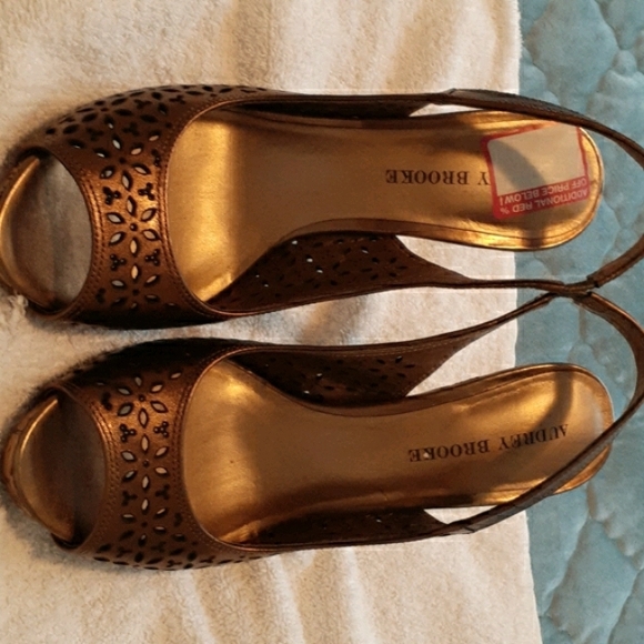 Shoes - Picture 2 of 3